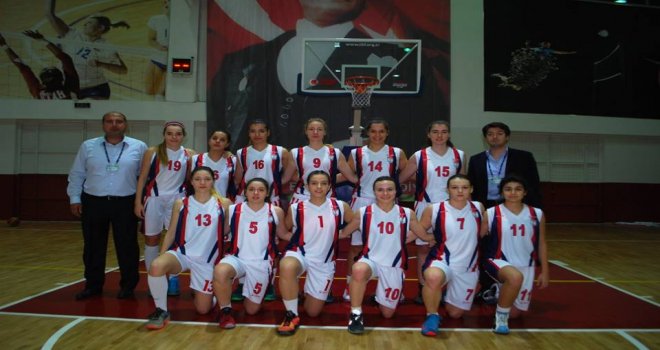 Bayraklı Belediyespor genç kadrosuna rağmen iddialı