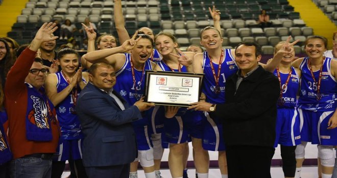 Becker 35 Albatros 1. yılını kutluyor