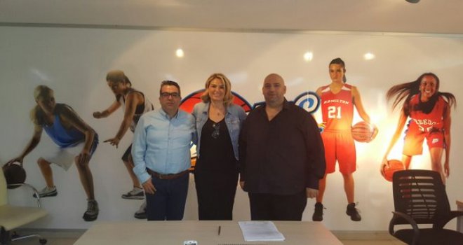 Becker 35 Albatros Nazlı Güler ile sözleşme yeniledi