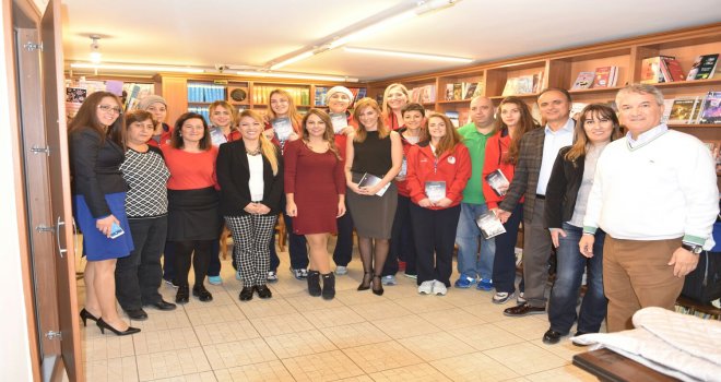 Beckerspor Kitap Fuarı'nda imza gününe katıldı