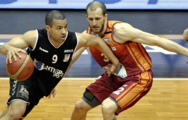 BEŞİKTAŞ LOFTON'A İMZAYI ATTIRDI