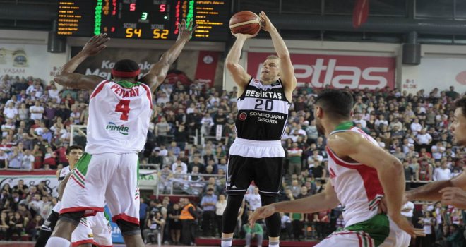 Beşiktaş Sompo Japan ve Pınar Karşıyaka çeyrek final için karşılaşıyor
