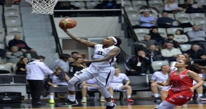 Beşiktaş Yakın Doğu'yu farklı geçti