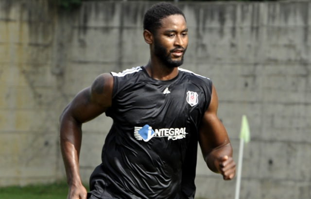 Beşiktaş'ta Armstrong sakatlandı...