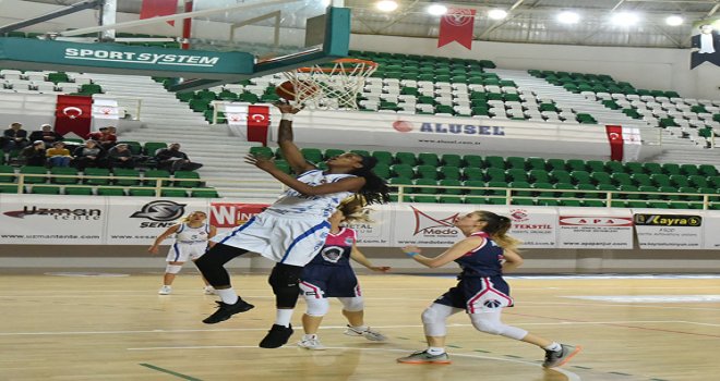 Bornova Becker Spor ikinci yarıya galibiyetle başladı