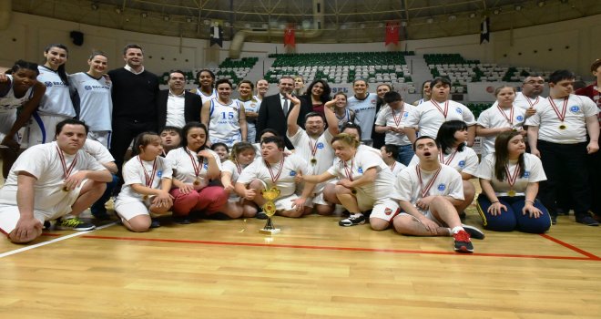 Bornova Becker Spor sahasında ilk kez mağlup
