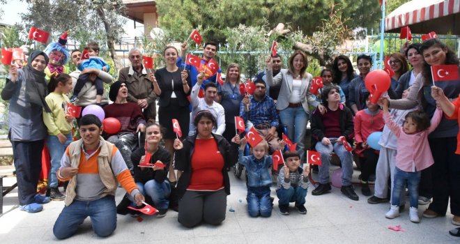 Bornovalı kadın basketbolculardan özel çocuklara 23 Nisan sürprizi