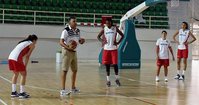 Bornova Becker'de ilk hedef ''8?li Final Grubu''