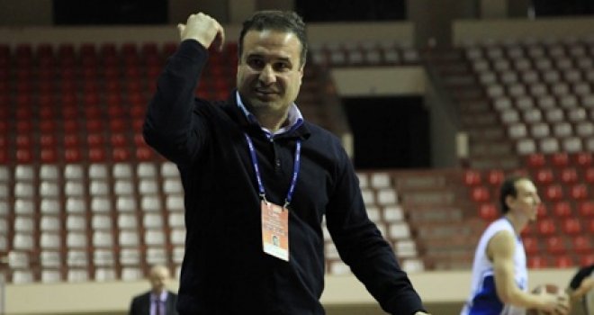 Bornova Belediyesi Karşıyaka başantrenörü ile yollarını ayırdı