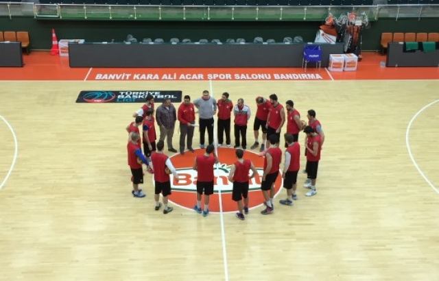 Bostanlıspor Bandırma'da kampa girdi