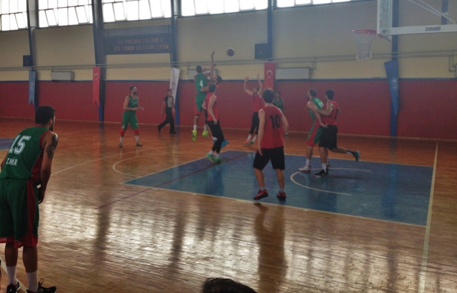 Bostanlıspor ve Bandırma Kırmızı kazandı...