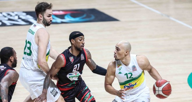 Bursaspor 18 sayı geriden gelip kazandı