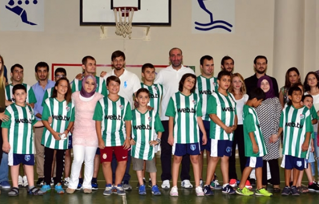 Bursaspor otizmli çocukları unutmadı!