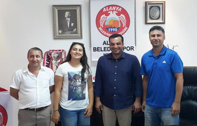 Çağla Yıldız yuvaya geri döndü...