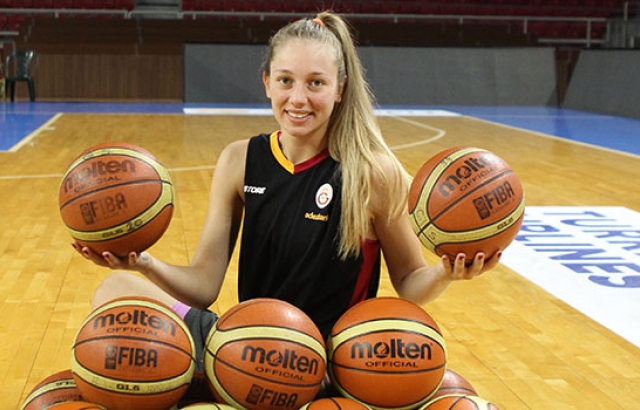 Cansu Köksal:''Eurolegue Şampiyonluğu yaşamak istiyorum''