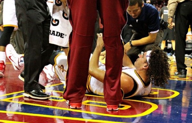 Cavs'ta Varejao sezonu kapattı