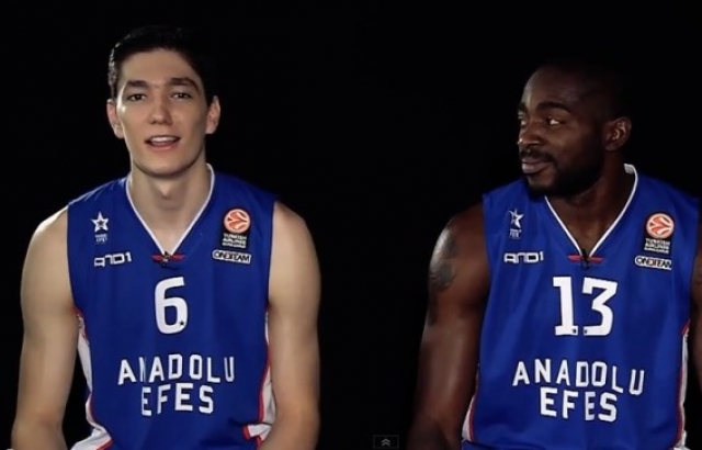 Cedi Osman, Lasme'ye Türkçe öğretiyor