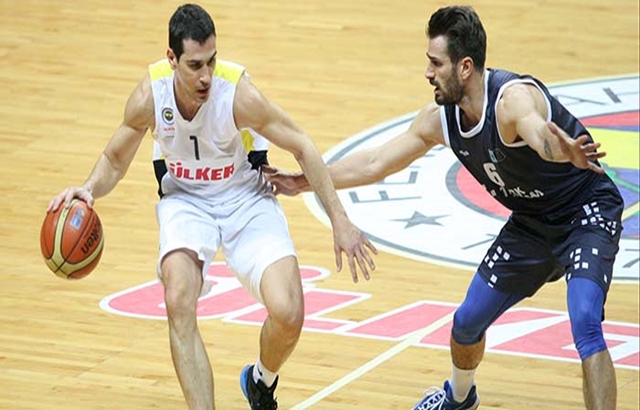 Çekişmeli maç Fenerbahçe Ülker'in...