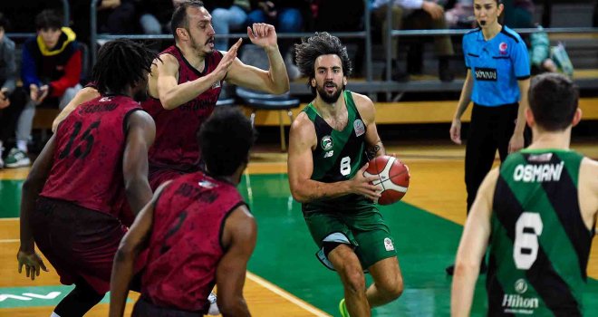 Çekişmeli maçın galibi Darüşşafaka