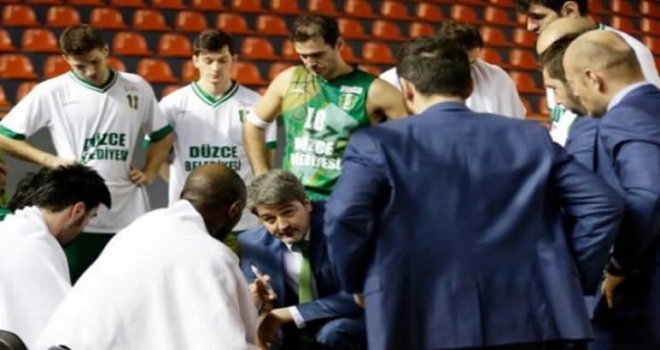 Çekişmeli maçın galibi Düzce Belediyespor