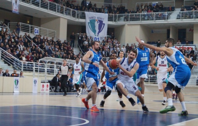 Çekişmeli maçın galibi Sinpaş Denizli Basket