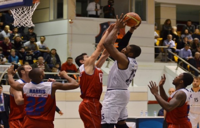 Çekişmeli maçın kazananı Rönesans Ted Kolejliler