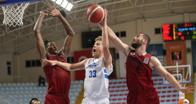Çekişmeli maçta Gaziantep Basketbol güldü