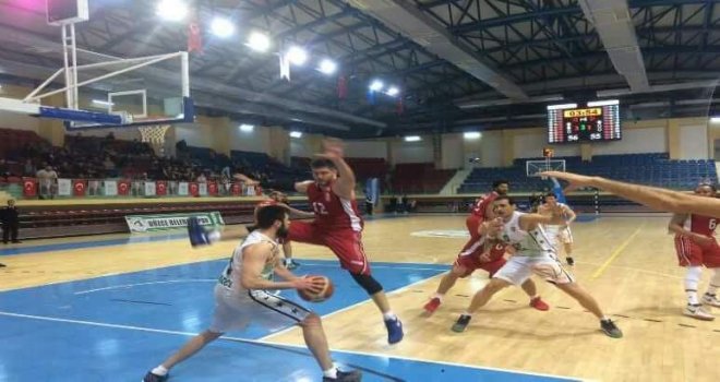 Çekişmeli maçta gülen taraf Samsun Bşb. Anakent