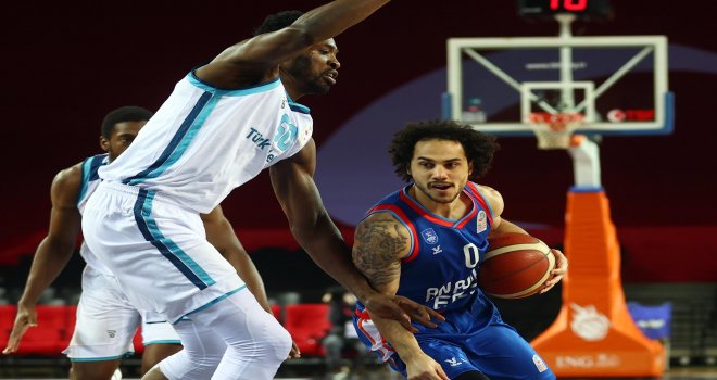 Çekişmeli maçta kazanan Anadolu Efes