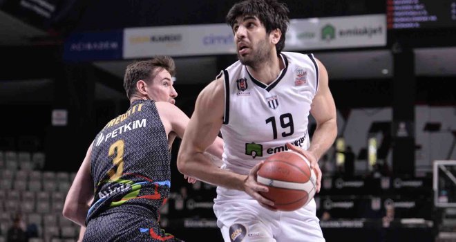 Çekişmeli maçta kazanan Petkimspor