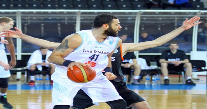 Cevher Özer Acıbadem Üniversitesi'nde