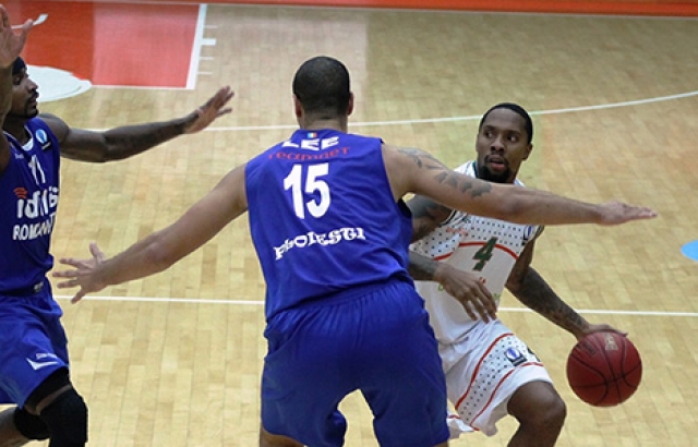 CSU Asesoft'u yenen Banvit liderliğe yükseldi