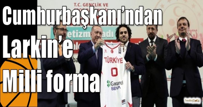 Cumhurbaşkanı?ndan Larkin?e Milli forma