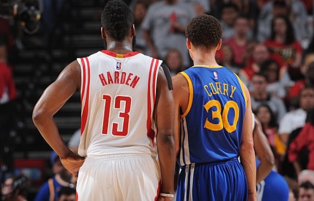 Curry coştu Warriors 3-0 öne geçti