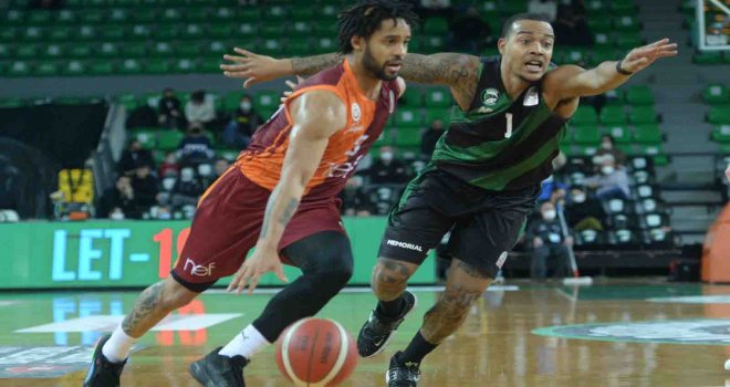 Darüşşafaka 25 sayı geriden gelip kazandı