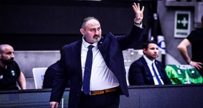 Darüşşafaka Ernak ve Özdemiroğlu'nun sözleşmelerini uzatıyor