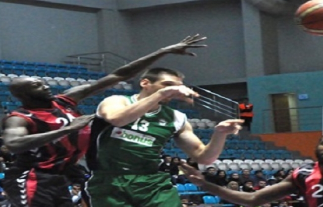 Darüşşafaka, Uşak Sportif'e güle oynaya...