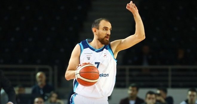 Darüşşafaka'dan iki imza