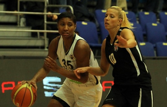 Derbide Beşiktaş, Fenerbahçe'yi devirdi