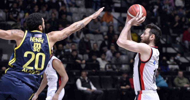 Derbide kazanan Fenerbahçe Beko