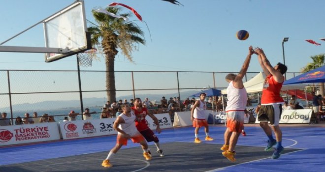 Dikili?de 3x3 sokak basketbolu maçları nefes kesti