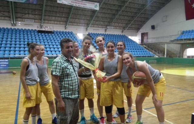 Dila Aşkın'a sürpriz doğumgünü