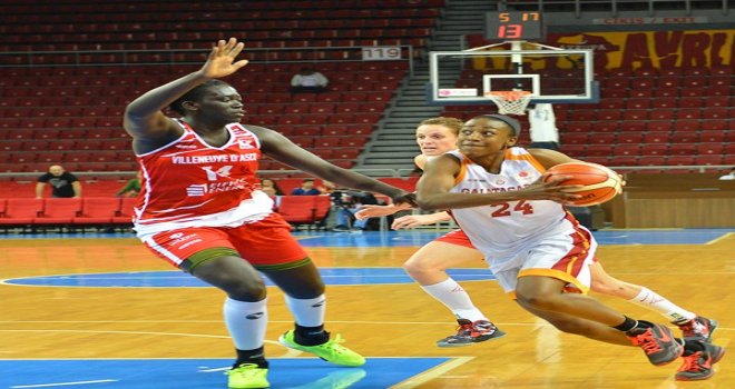 Dişi Aslanlar Fransızlara potayı göstermedi