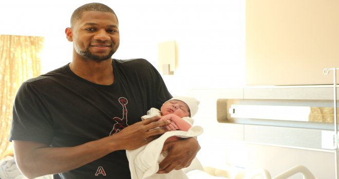 D.J. Strawberry baba oldu...