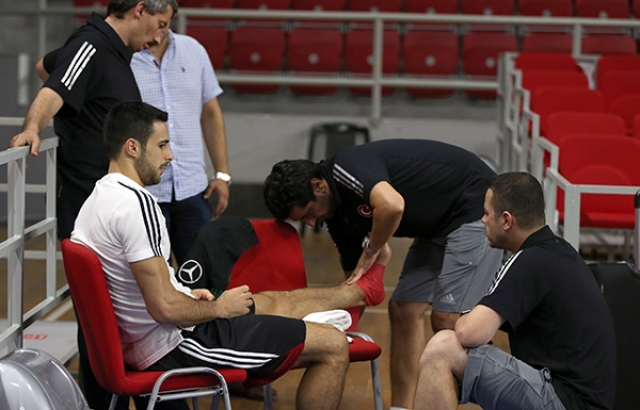 Doğuş Balbay sakatlandı ve kadrodan çıkartıldı...