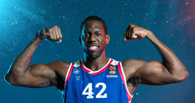 Dunston 1 yıl daha Anadolu Efes'te