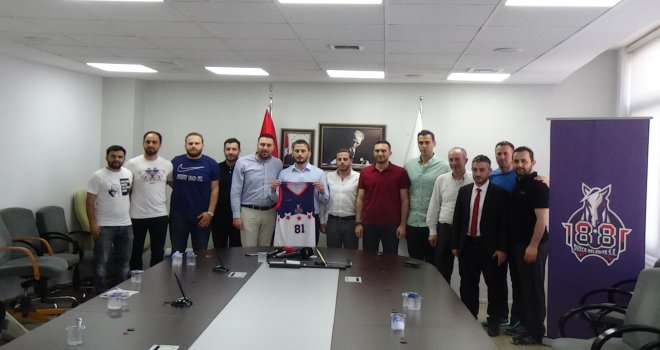 Düzce Belediyespor'un adı, logosu ve renkleri değişti