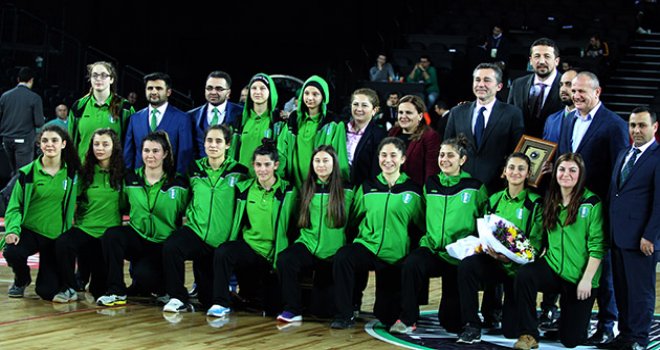 Düzce Fatih Ortaokulu ödülünü aldı