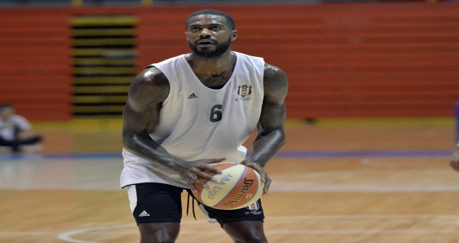 Earl Clark 39 attı Beşiktaş, Partizan'ı geçti