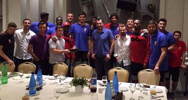 Egemen Güven'e doğum günü partisi...